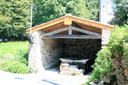 Lavoir avec eau courante à Pomarède (7Km de fait)