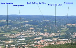 Le haut de Mazamet et ses satellites vu de la Croix de Boutonnet (à l'horizon monts de Lacaune)