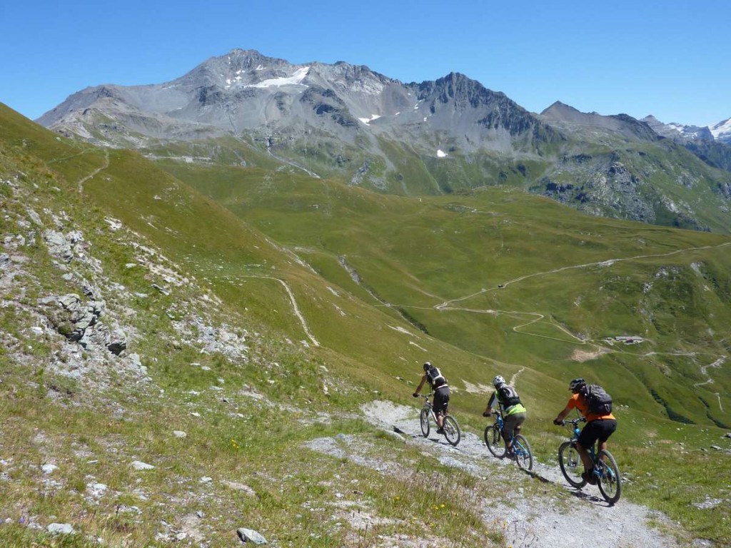 Roche de Mio par le tunnel des Inversens
