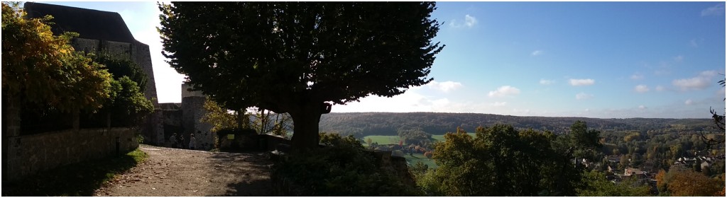 Quatre châteaux et une abbaye !