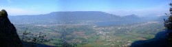 Vue sur le lac du Bourget, le massif de l'épine depuis le Malpassant