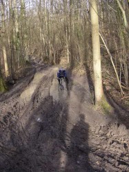 Sur les hauteurs de la mérantaise, la seule partie boueuse du circuit - Voisin le Bretonneux vers Magny les Hameaux