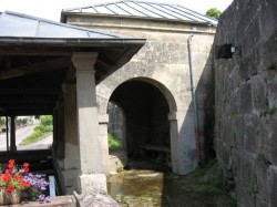 01.Breurey.Fontaine-lavoir du Rondey.(1830)