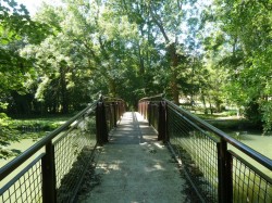 Passerelle sur l'Yerres vers Périgny.