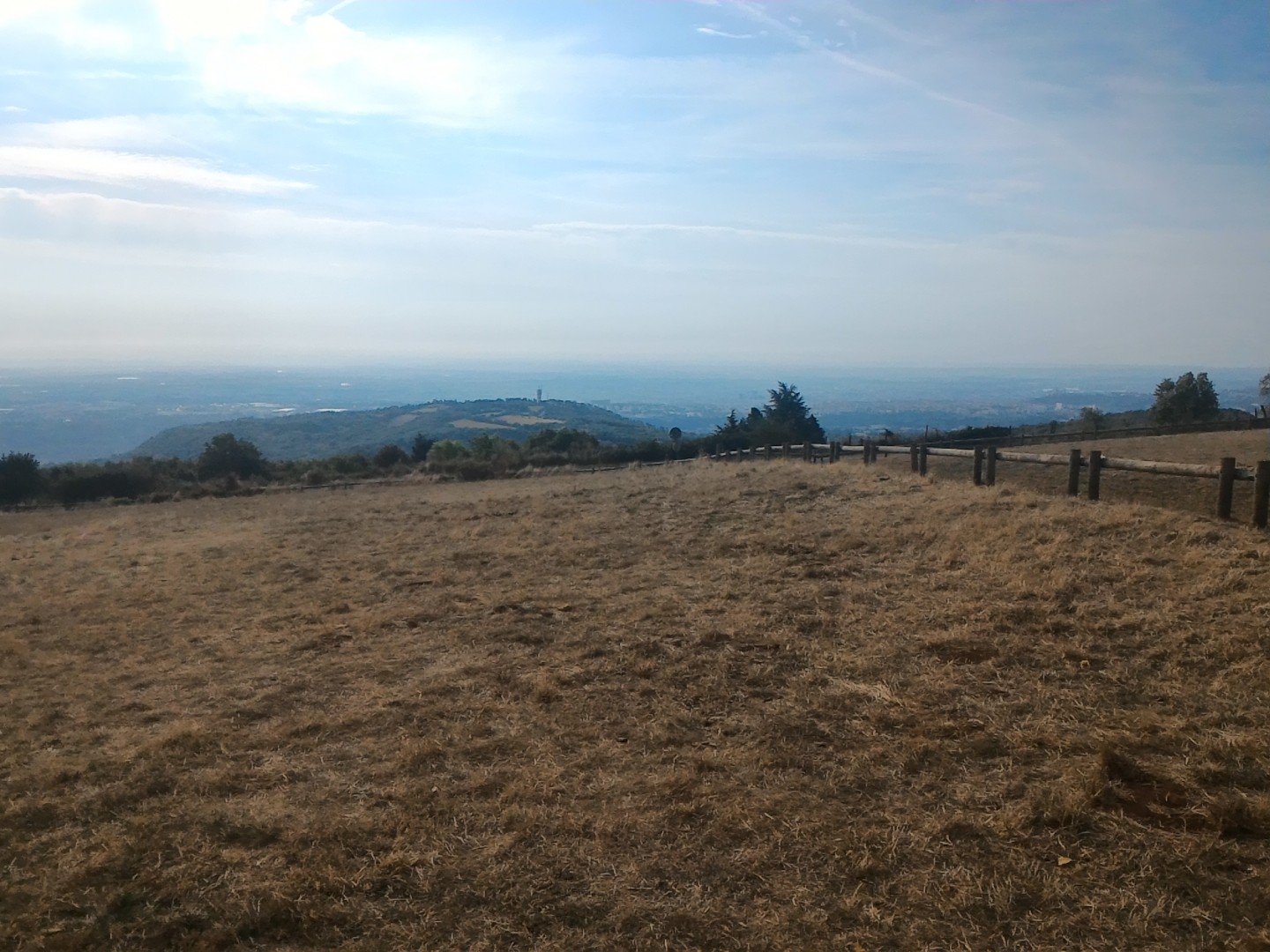 Les 4 sommets des Monts d'Or depuis le parc de la Tête d'Or