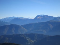 pic de l'étendard a gauche et a droite les aiguilles d'arves