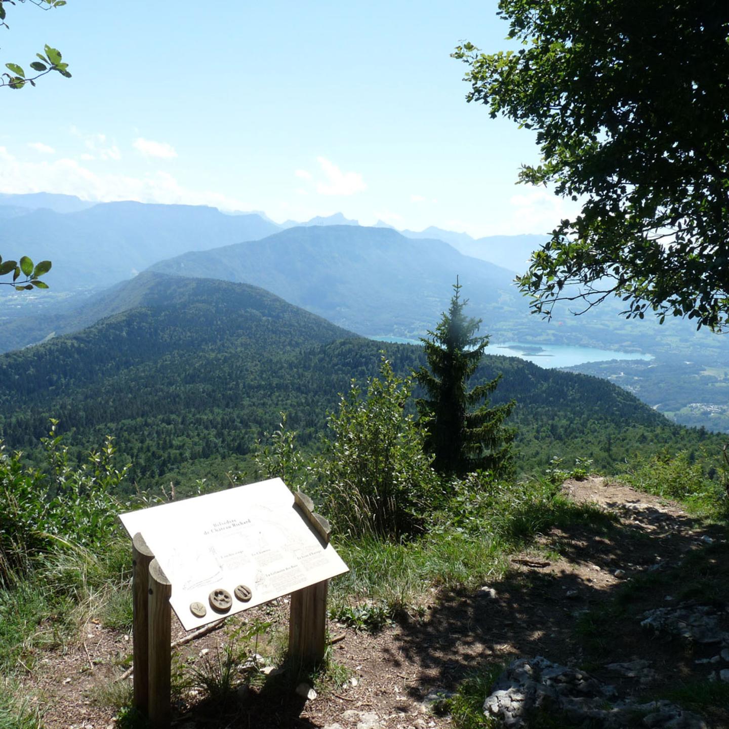 VTT-FFCT - Pays du lac d'Aiguebelette - N°6 : Château-Richard