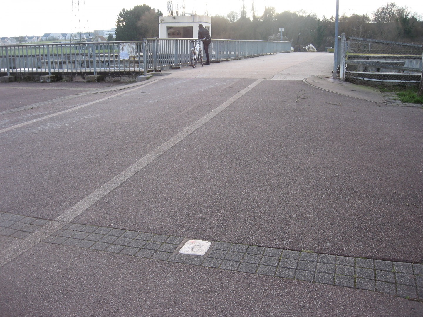 La borne mystère du méridien de Paris à Pont Vert
