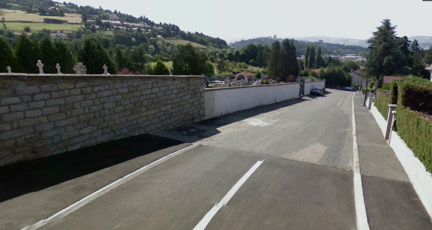 Sur les hauteurs de l'Etrat - Au pied des antennes
