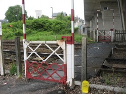 St Doulchard.Passage à niveau piéton n°169 sous pont D2076