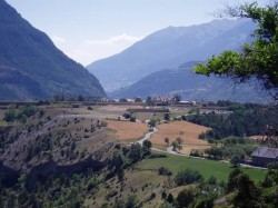 Mont Dauphin et derrière la vallée de la Durance