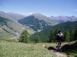 Descente du sommet du Bucher (Molines et St Véran en fond de vallée)
