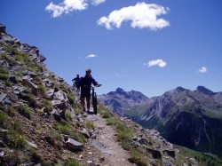 Descente en balcon vers le Col Fromage