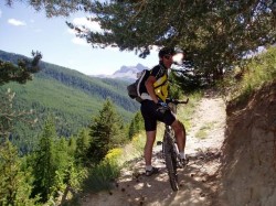 Sur le GR 58A dans la remontée après Aiguilles