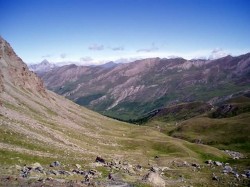 La descente dans les alpages du Col du Longuet. Les bras et les freins vont souffrir  :)