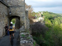 Sur les remparts,vues à l’Est sur l’Aveyron