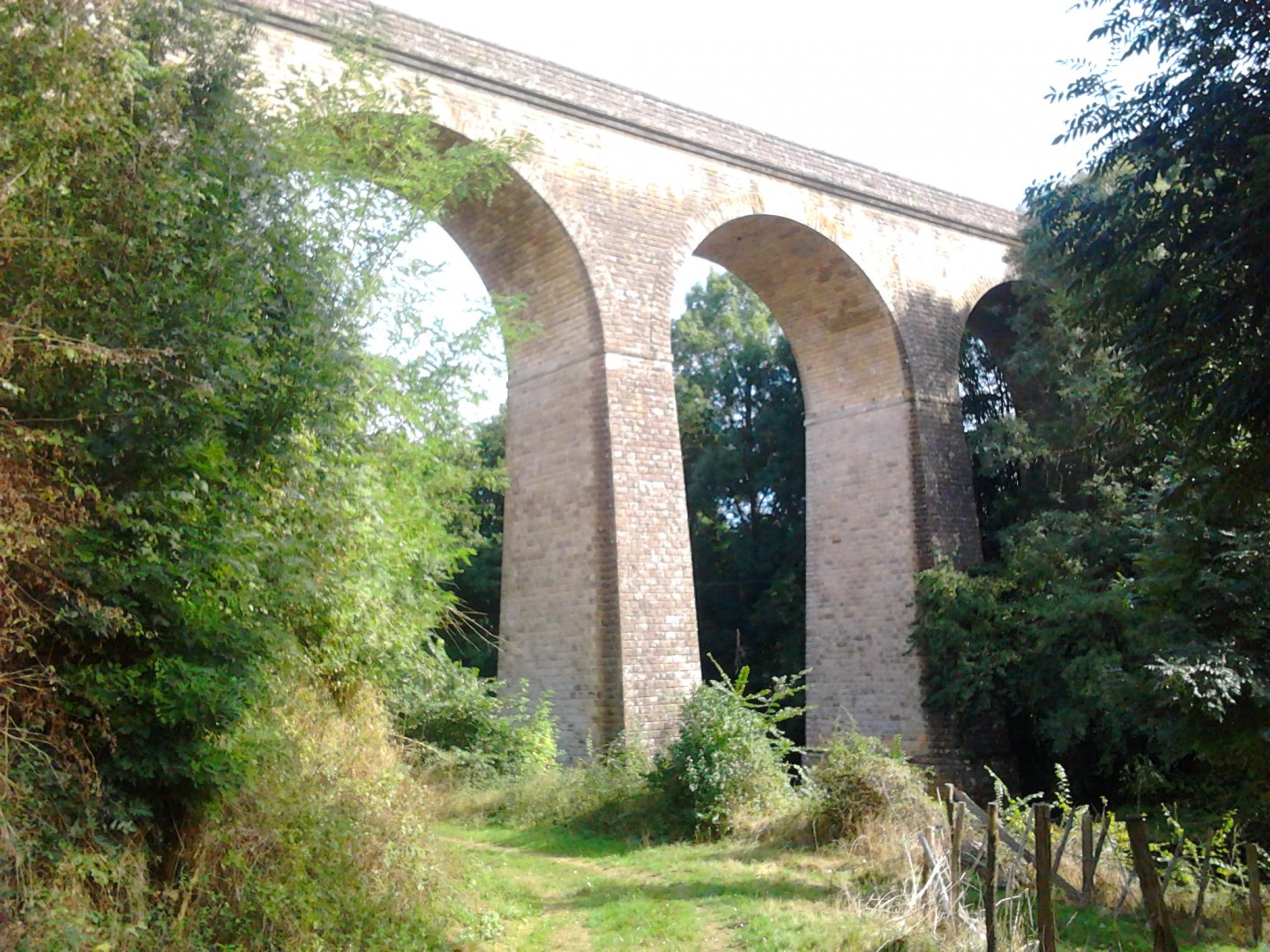 Coulonges-sur-l'Autize : Du pont romain au Pigeonnier
