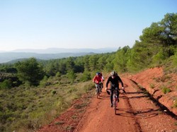 chemin le long de la Terre Rouge