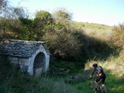 Km36 fontaine et lavoirs  après le Pech Reynol