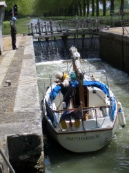 Canal de la Garonne passage d'une écluse
