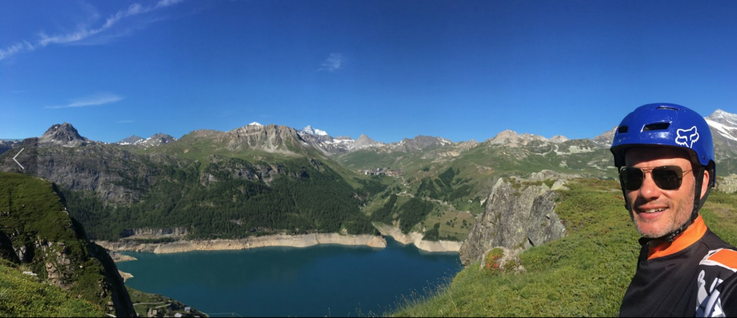 Descente du barrage de Sassière à Séez