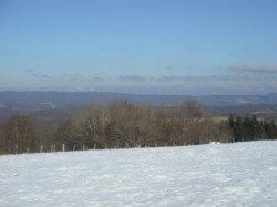 Les crêtes du Lomont vue depuis les hauteurs de Surmont