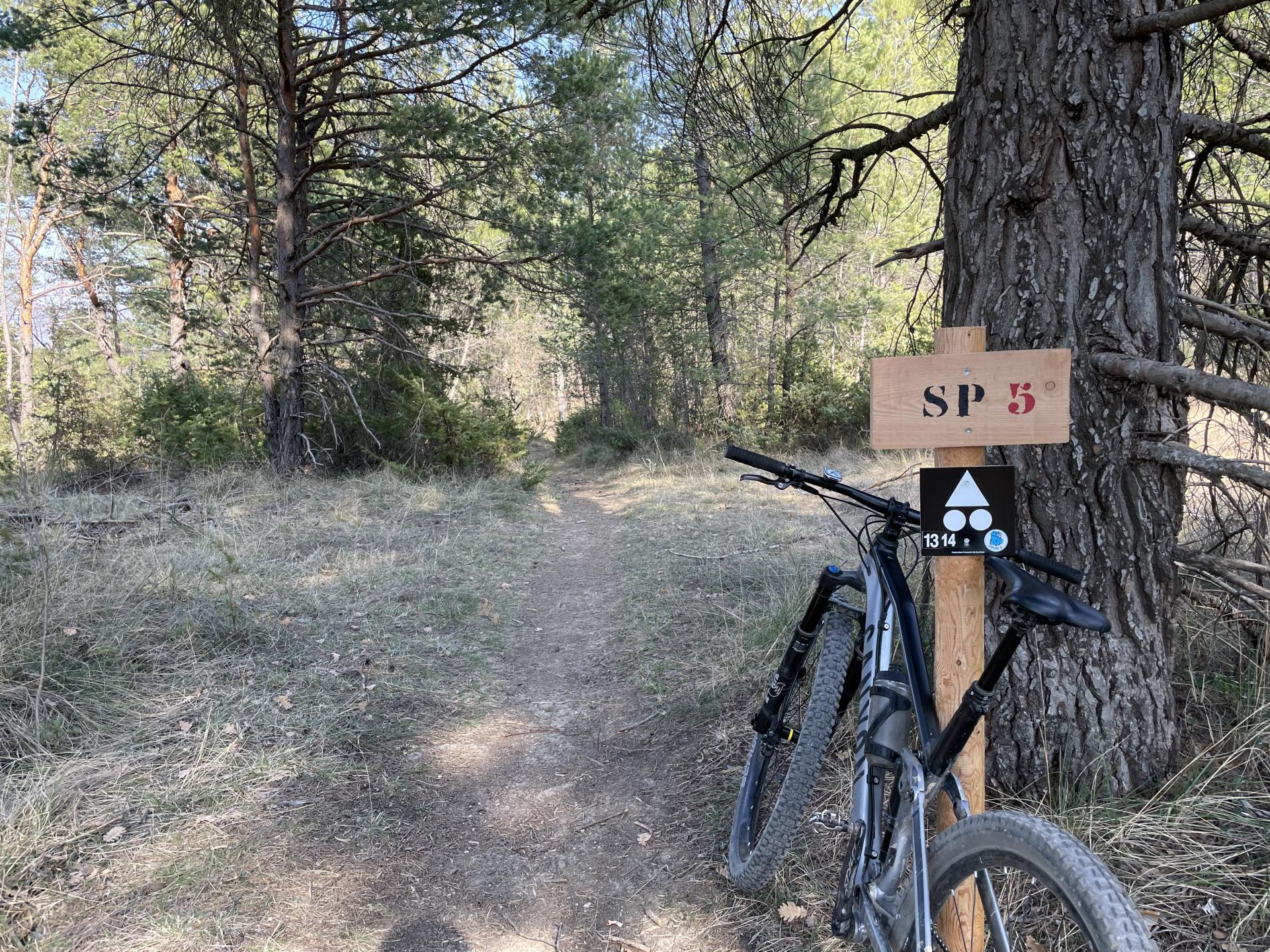 Domaine VTT Provence-Alpes, secteur Val de Durance - Circuit N°14 : L’Enduro des Amarines - Château-Arnoux