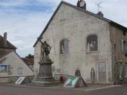 25.Port-sur-Saône.Monument aux morts et trompe l'oeil.