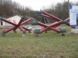 42.Port-sur-Saône.D20.Moulignon.Eléments métalliques des pilastes du viaduc.