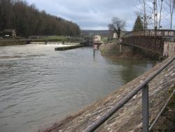 67.Conflandey.Ecluse n°4 sur la Saône et passerelle sur bras de la Lanterne.