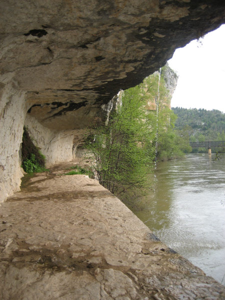 Le chemin de halage de Ganil au bord de la rivière Lot