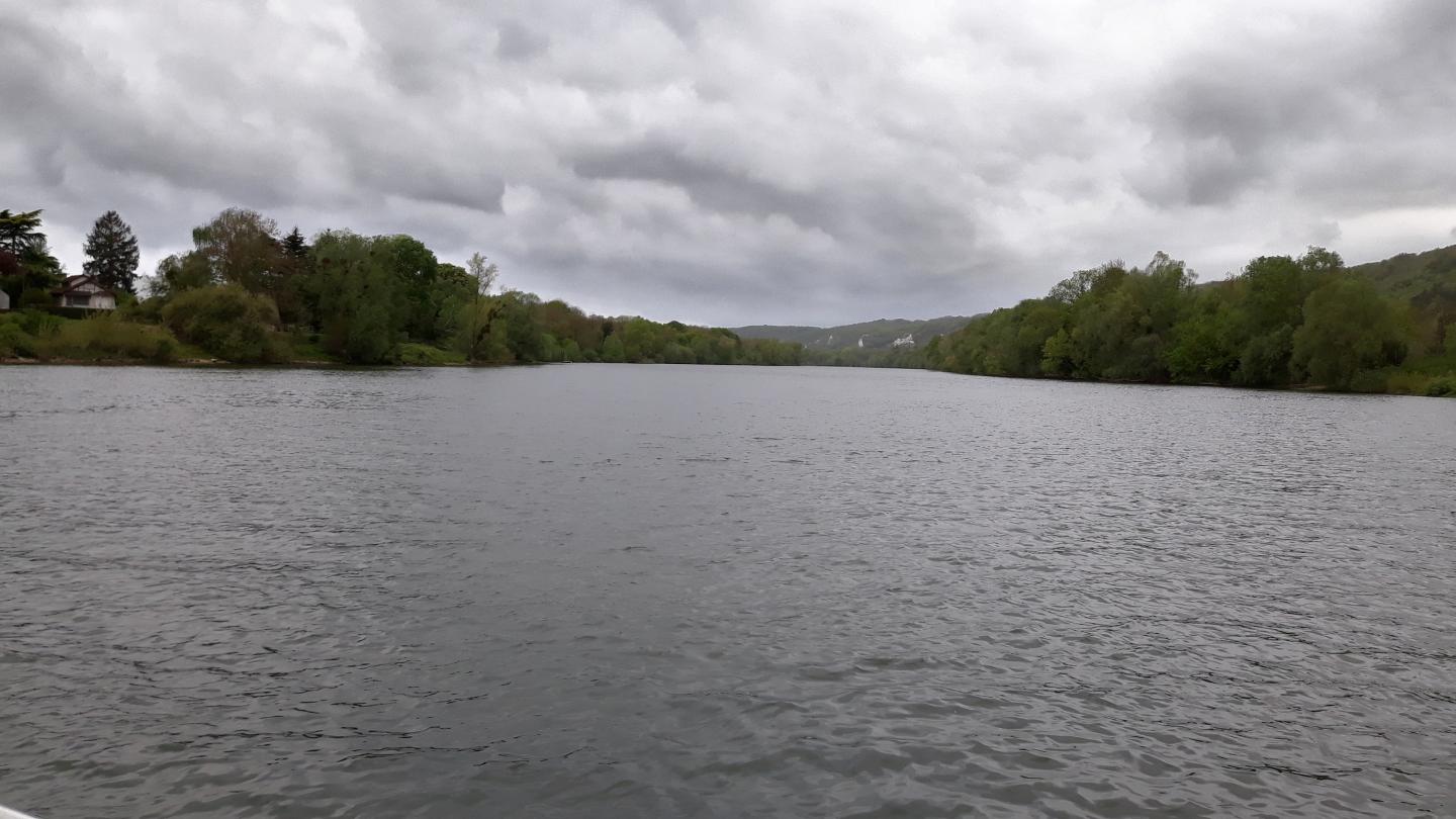 Passage du bac entre Vétheuil et Moisson-Lavacourt