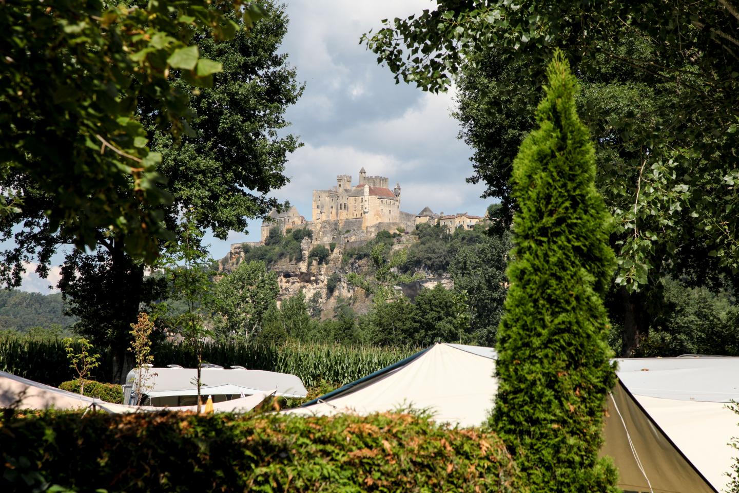 Vézac et Beynac depuis le camping des 2 Vallées