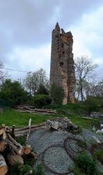 Après Chirassimont, Ruine de la tour de Vareilles