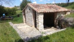 Aire de Pique Nique et lavoir pour se rafraichir