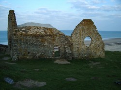 Chapelle en ruine sur Carteret