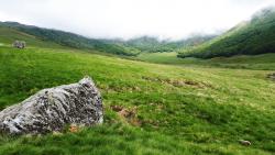 Vallée et blocs de granit