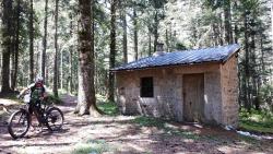 Cabane proche du Col de la Charme