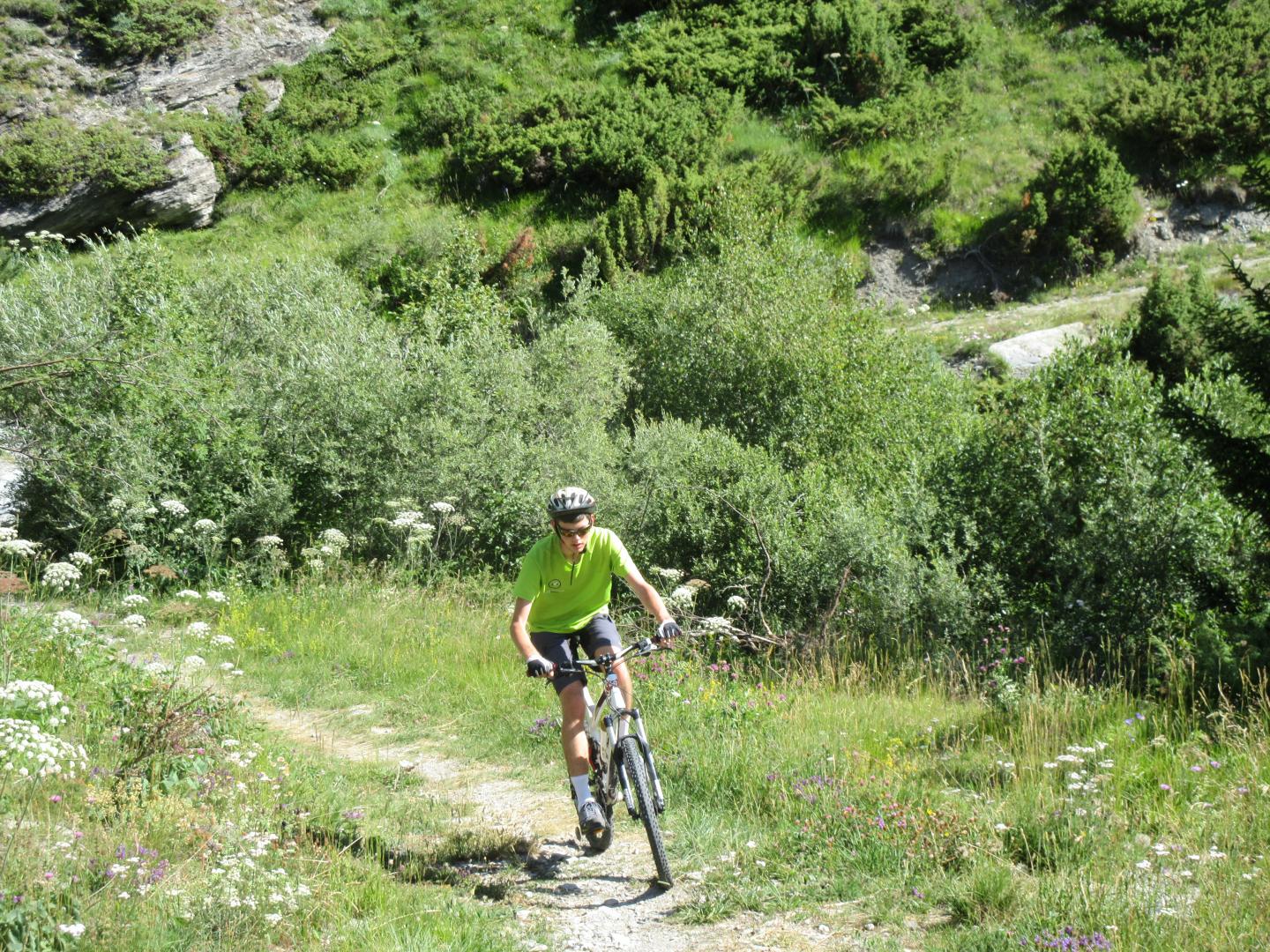 Refuge de Vallonbrun, descente sur Les Fesses