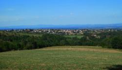 Vue sur le village de Lézigneux