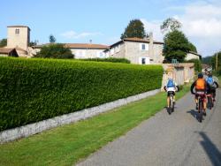 Arrivée au vieux bourg de Cherier