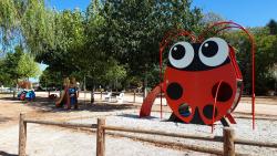 Aire de jeux devant la salle Jean Chandioux