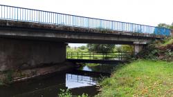 Passerelle de changement de rive sous la D 994 (route Gueugnon - Digoin)