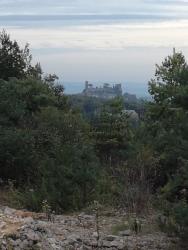 Peu après le départ, on aperçoit le château de Turenne sur la gauche