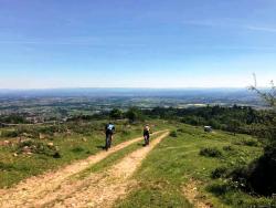 Les Chiées, descente dans le pré du Chemin des Roches