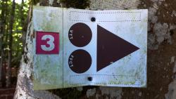 Camping des Myrtilles, base VTT, balisage du circuit N° 3 Rouge