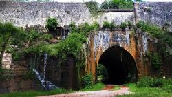 Les Vernes, passage sous le pont canal de Roanne à Digoin