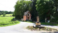 Saint Martin la Vallée, croix et charmante maison