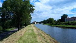Bord du canal de Roanne à Digoin, arrivée à Outre Loire