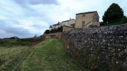 Semur en Brionnais, chemin de ronde
